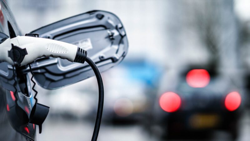 Constructeurs automobiles et acteurs de la recharge : des partenariats pour des offres complètes